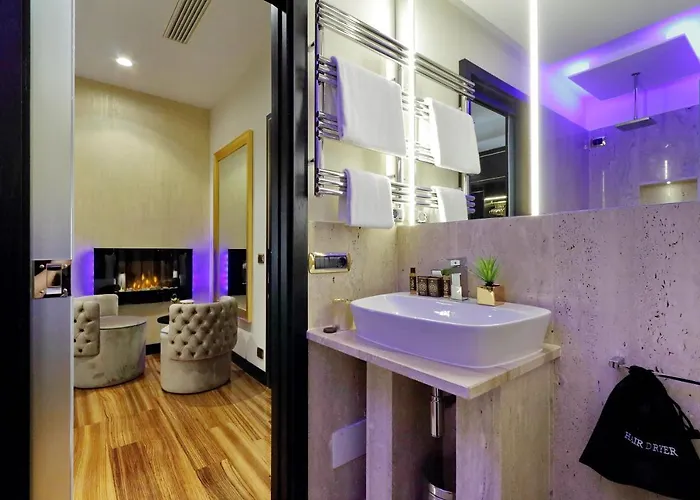 Spanish Hills Collection Luxury & Jacuzzi Maison d'hôtes 4*