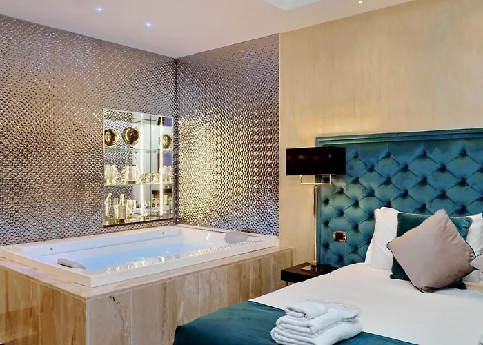Spanish Hills Collection Luxury & Jacuzzi 4*