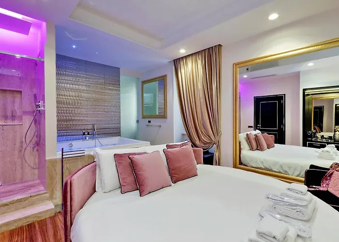 Spanish Hills Collection Luxury & Jacuzzi 4*
