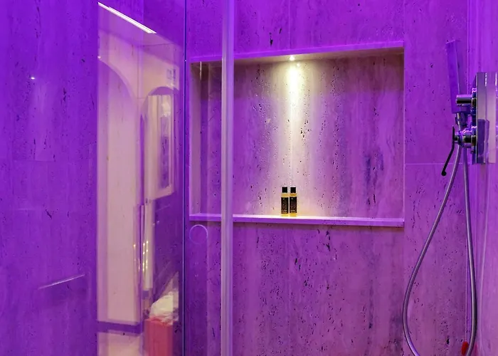Spanish Hills Collection Luxury & Jacuzzi 4*