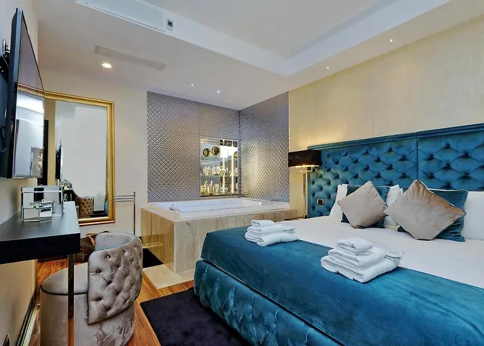 Spanish Hills Collection Luxury & Jacuzzi Maison d'hôtes