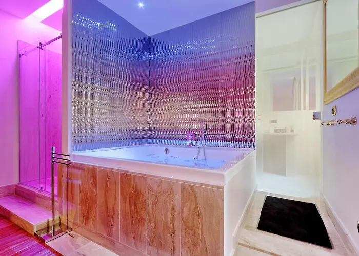 Spanish Hills Collection Luxury & Jacuzzi Maison d'hôtes 4*