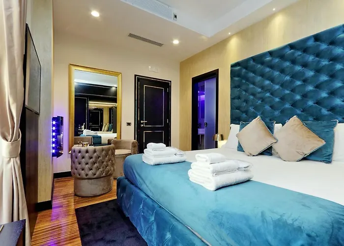 Spanish Hills Collection Luxury & Jacuzzi Maison d'hôtes