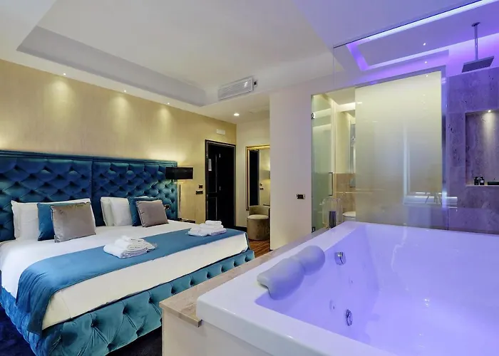 Spanish Hills Collection Luxury & Jacuzzi Maison d'hôtes