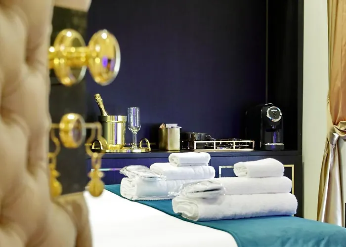 Spanish Hills Collection Luxury & Jacuzzi Maison d'hôtes